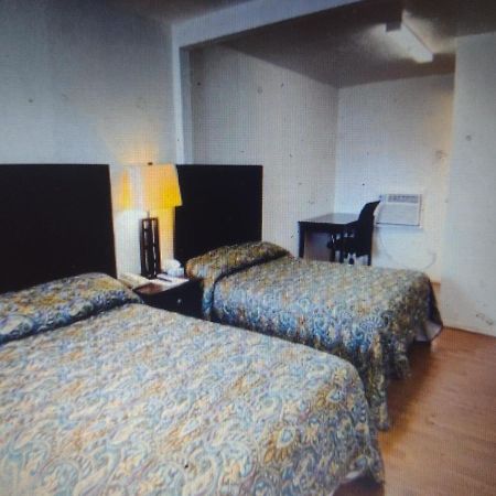 Budget Inn & Suites -Super-Ice Cold Spotless Rooms- Door-To-Door Lit Parking & Lowest Price Plus Hbo Max,Spanish Tv, Internet Free!! Freer エクステリア 写真