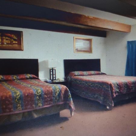 Budget Inn & Suites -Super-Ice Cold Spotless Rooms- Door-To-Door Lit Parking & Lowest Price Plus Hbo Max,Spanish Tv, Internet Free!! Freer エクステリア 写真