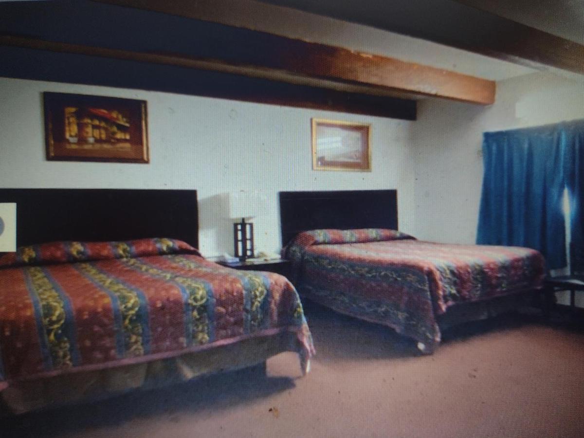 Budget Inn & Suites -Super-Ice Cold Spotless Rooms- Door-To-Door Lit Parking & Lowest Price Plus Hbo Max,Spanish Tv, Internet Free!! Freer エクステリア 写真