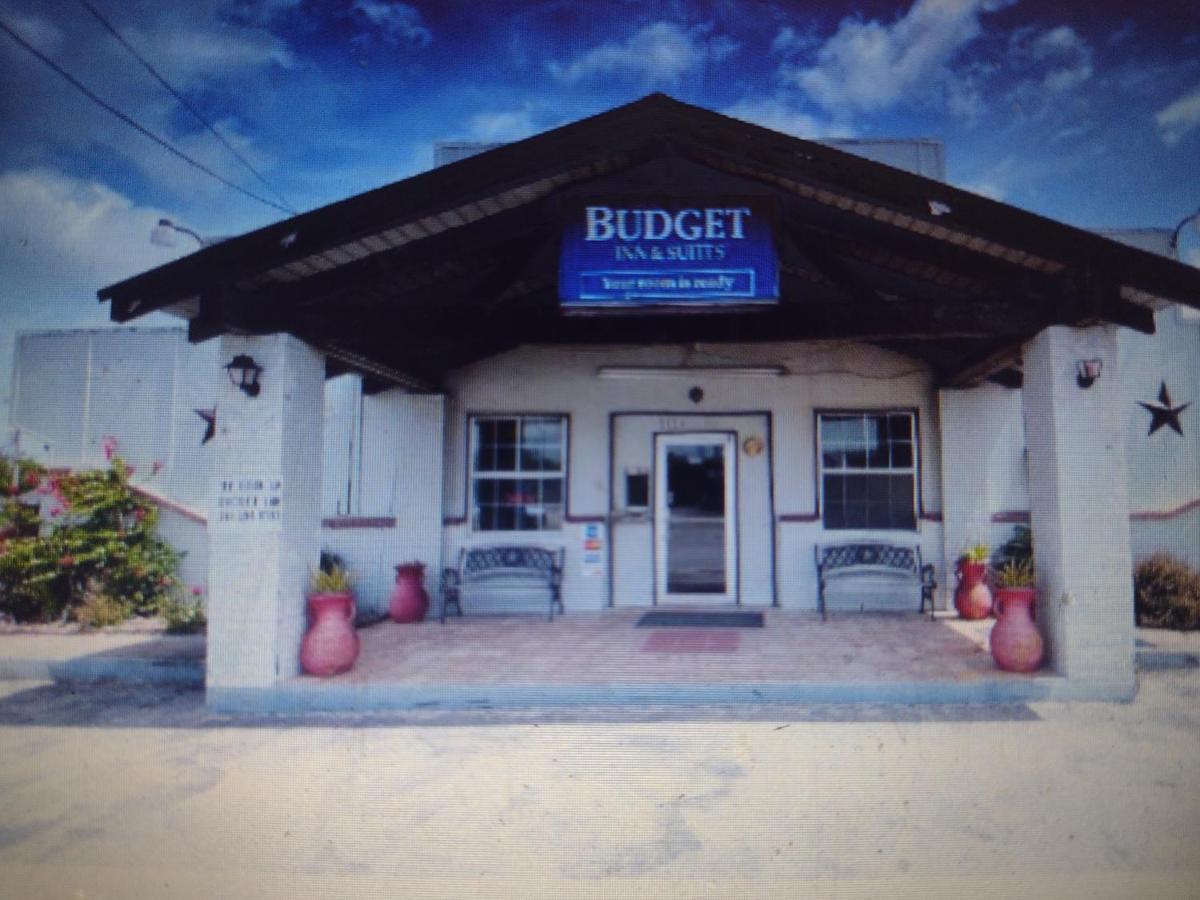 Budget Inn & Suites -Super-Ice Cold Spotless Rooms- Door-To-Door Lit Parking & Lowest Price Plus Hbo Max,Spanish Tv, Internet Free!! Freer エクステリア 写真